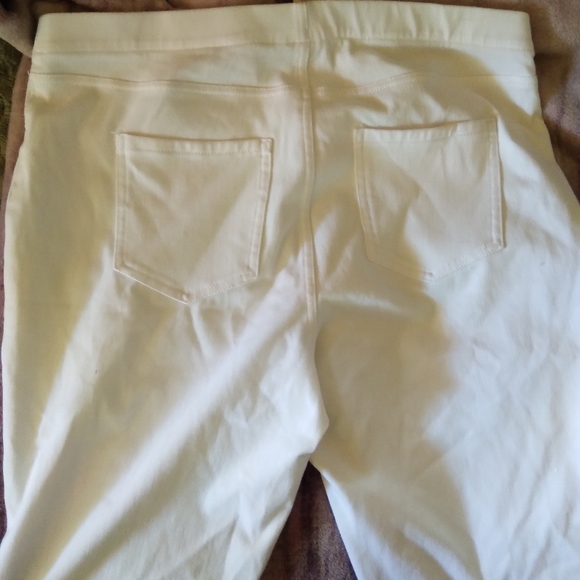 Shorts - Picture 2 of 3